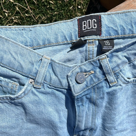 Urban Outfitters BDG light wash  BlueJeans - Picture 2 of 4